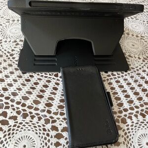 Black case for I pad & black wallet+case for I phone in very good condition.